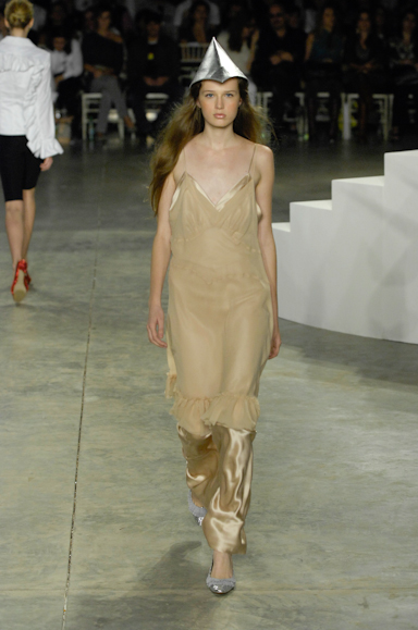 desfiles-fausehaten-saopauloverao2008rtw-116