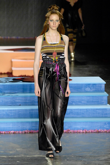 desfiles-erikaikezili-saopauloverao2008rtw-101