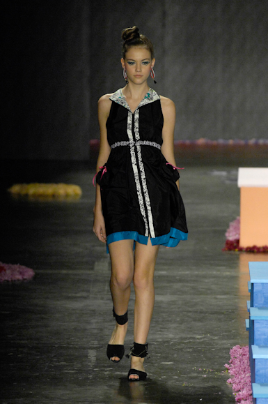 desfiles-erikaikezili-saopauloverao2008rtw-104
