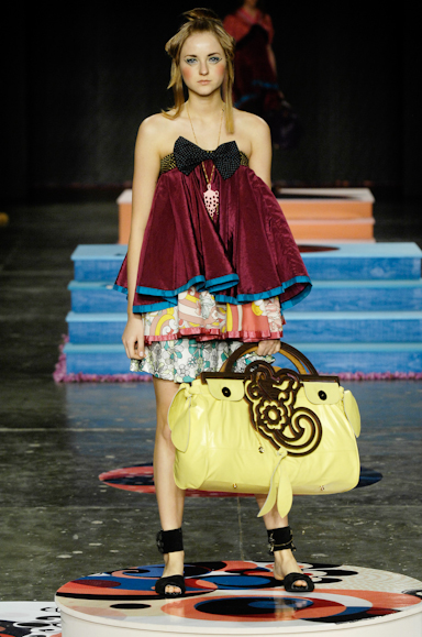 desfiles-erikaikezili-saopauloverao2008rtw-114
