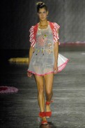 desfiles-erikaikezili-saopauloverao2008rtw-117