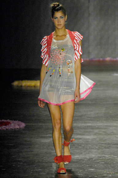 desfiles-erikaikezili-saopauloverao2008rtw-117
