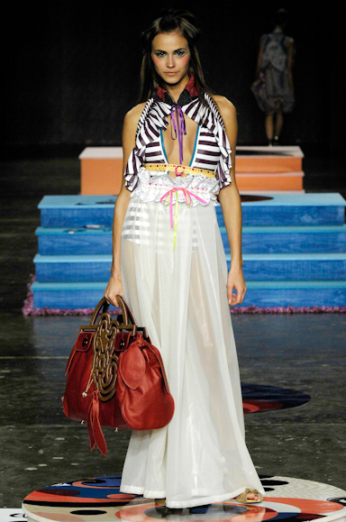 desfiles-erikaikezili-saopauloverao2008rtw-122