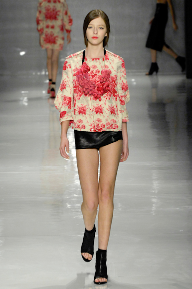 desfiles-reinaldolourenco-saopauloverao2008rtw-133