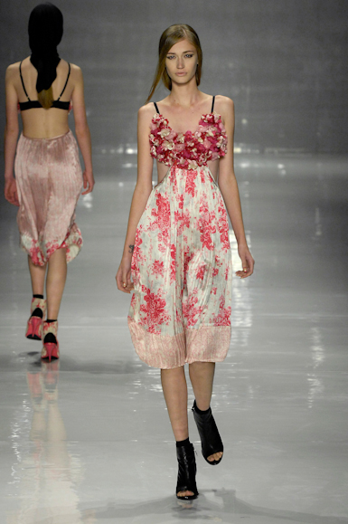 desfiles-reinaldolourenco-saopauloverao2008rtw-138