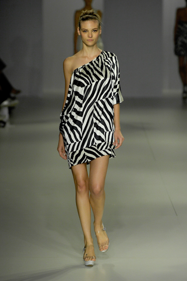 desfiles-iodice-saopauloverao2008rtw-107