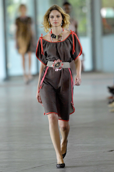 desfiles-isabelacapeto-saopauloverao2008rtw-102