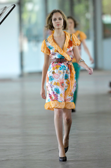 desfiles-isabelacapeto-saopauloverao2008rtw-117