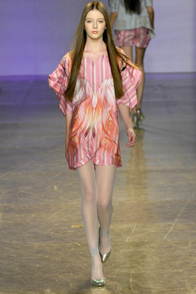desfiles-prisciladarolt-saopauloverao2008rtw-106