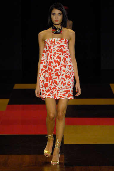 desfiles-neon-saopauloverao2008rtw-106