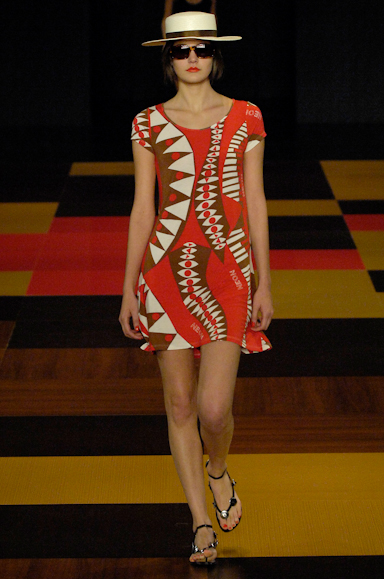 desfiles-neon-saopauloverao2008rtw-113