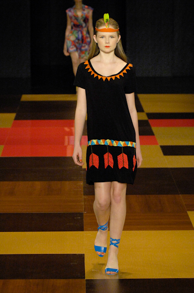 desfiles-neon-saopauloverao2008rtw-117