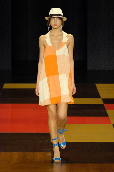 desfiles-neon-saopauloverao2008rtw-125