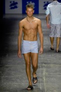 desfiles-marioqueiroz-saopauloverao2008rtw-116