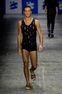 desfiles-marioqueiroz-saopauloverao2008rtw-123