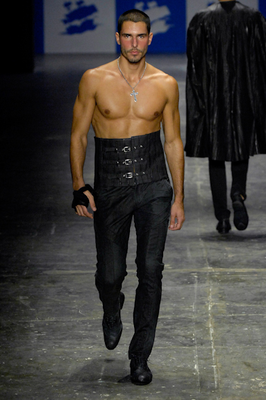 desfiles-marioqueiroz-saopauloverao2008rtw-127