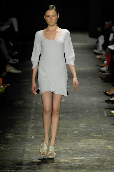desfiles-lorenzomerlino-saopauloverao2008rtw-114