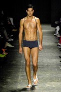 desfiles-lorenzomerlino-saopauloverao2008rtw-124
