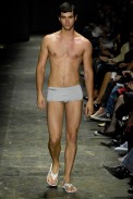 desfiles-lorenzomerlino-saopauloverao2008rtw-125