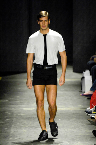 desfiles-lorenzomerlino-saopauloverao2008rtw-127