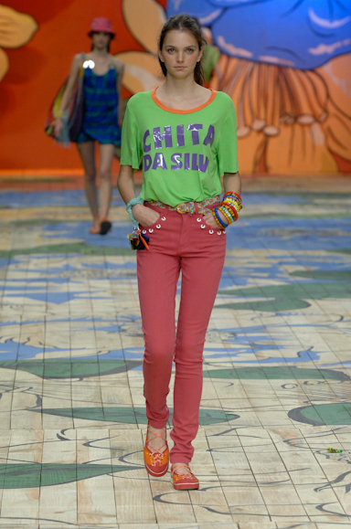 desfiles-cantao-rioverao2008rtw-116