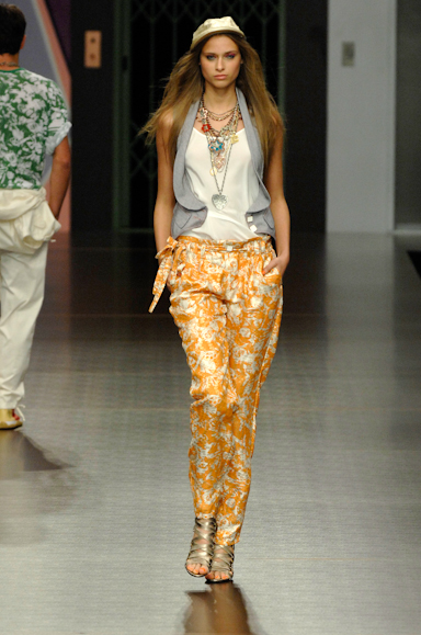 desfiles-colcci-rioverao2008rtw-102