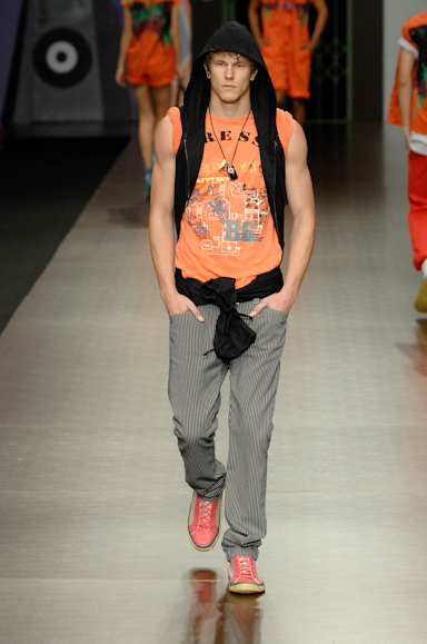 desfiles-colcci-rioverao2008rtw-115