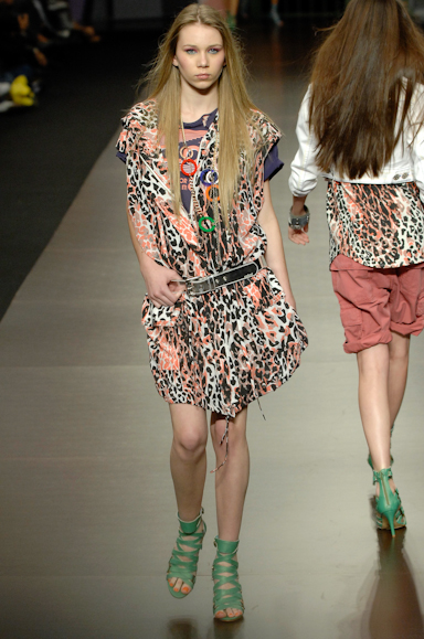 desfiles-colcci-rioverao2008rtw-128