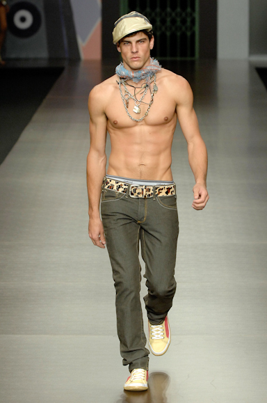 desfiles-colcci-rioverao2008rtw-143