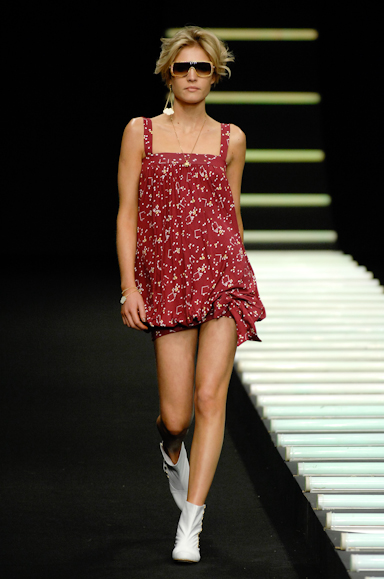 desfiles-julianajabour-rioverao2008rtw-109