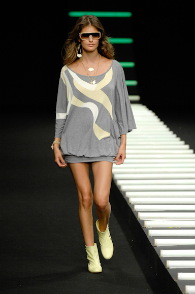 desfiles-julianajabour-rioverao2008rtw-123