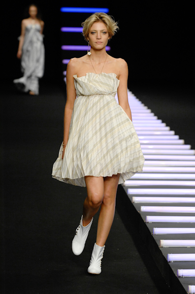 desfiles-julianajabour-rioverao2008rtw-131