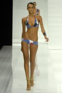 desfiles-lenny-rioverao2008rtw-113