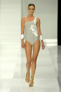 desfiles-lenny-rioverao2008rtw-137