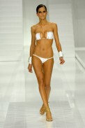 desfiles-lenny-rioverao2008rtw-139