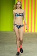 desfiles-luizabonadiman-rioverao2008rtw-101