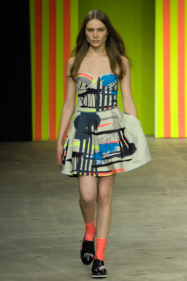 desfiles-luizabonadiman-rioverao2008rtw-106