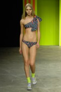 desfiles-luizabonadiman-rioverao2008rtw-108