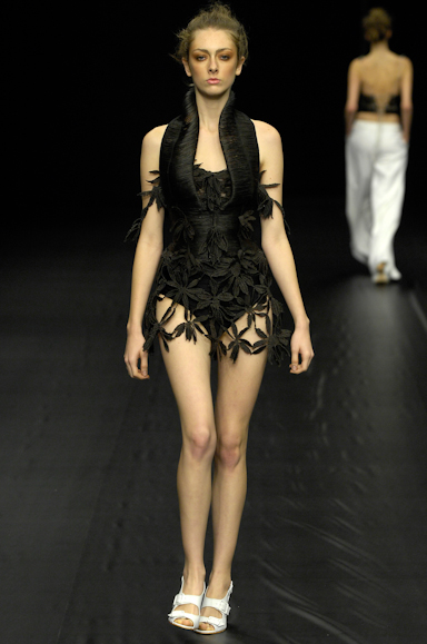 desfiles-marciaganen-rioverao2008rtw-105