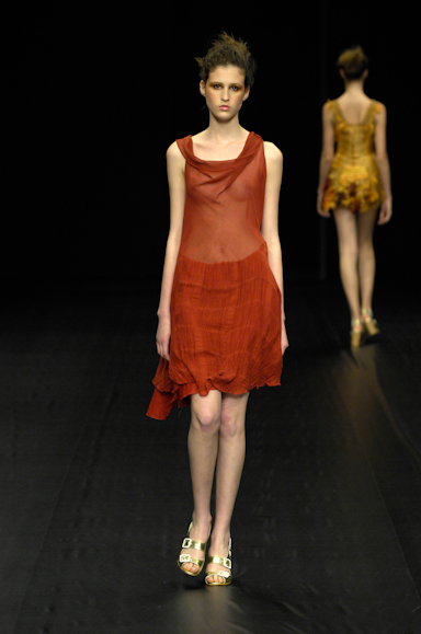 desfiles-marciaganen-rioverao2008rtw-111