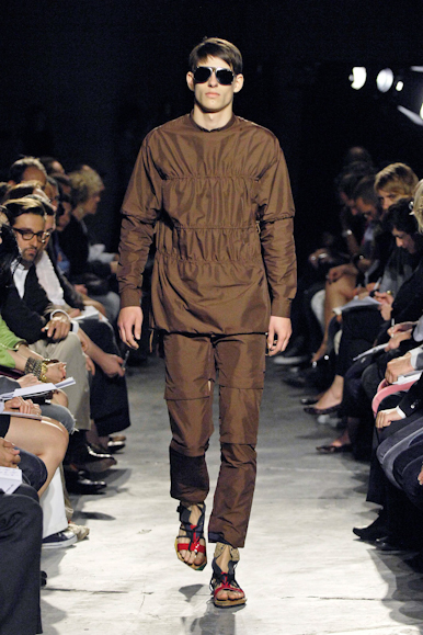 desfiles-rafsimons-parisverao2008men-123
