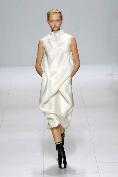 desfiles-rickowens-paris-verao2008rtw-100