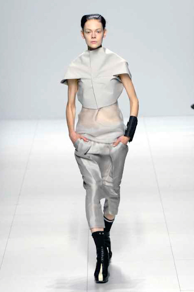desfiles-rickowens-paris-verao2008rtw-102