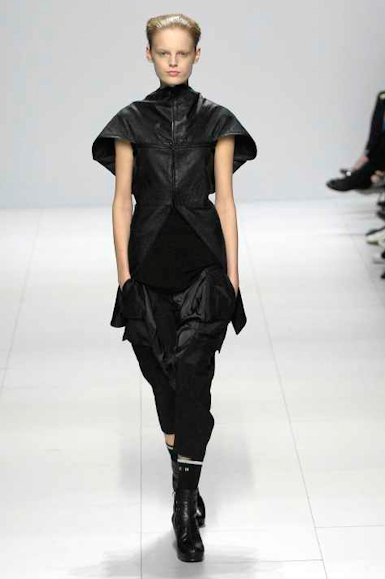 desfiles-rickowens-paris-verao2008rtw-135