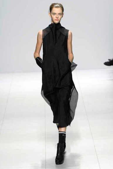 desfiles-rickowens-paris-verao2008rtw-136