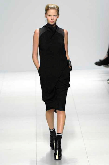 desfiles-rickowens-paris-verao2008rtw-137