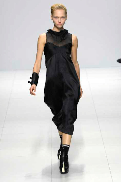 desfiles-rickowens-paris-verao2008rtw-138