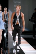 desfiles-emporioarmani-milao-verao2008rtw-156