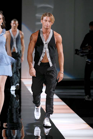 desfiles-emporioarmani-milao-verao2008rtw-156