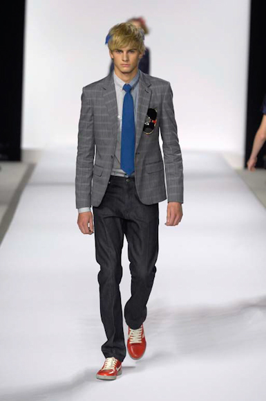 desfiles-marcbymarc-novayork-verao2008rtw-102